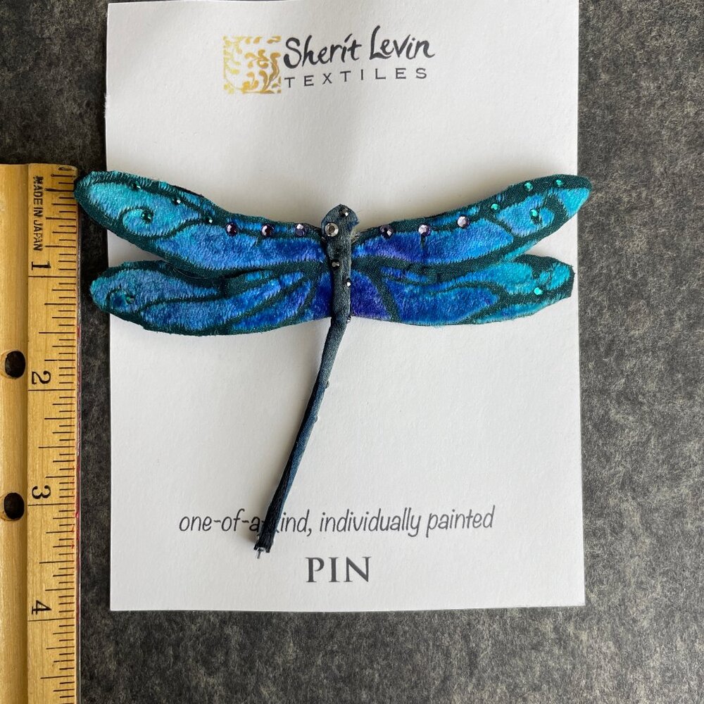 Sherit Levin artisan hand-painted velvet dragonfly pin - Picture 3 of 4